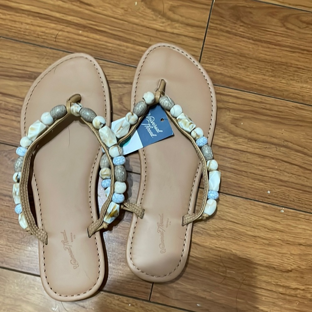 Women beach sandal size 9 1/2